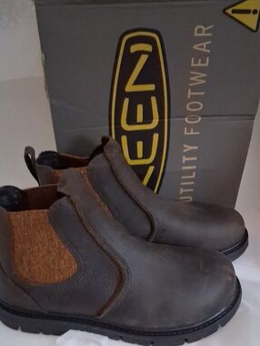 KEEN Size 10  San Jose 90 Degree Chelsea New